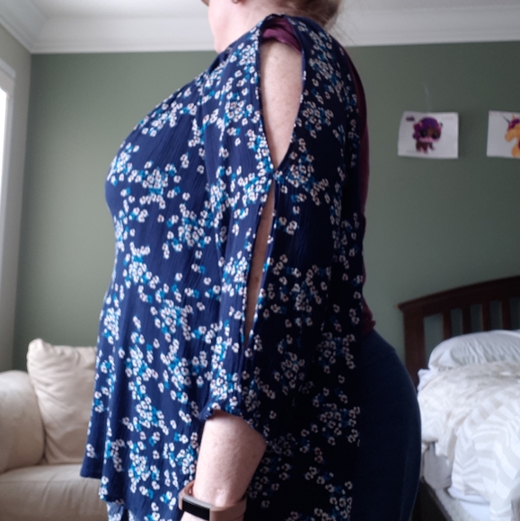 DENVER HAYES Cold Shoulder Blouse - Picture 3 of 7